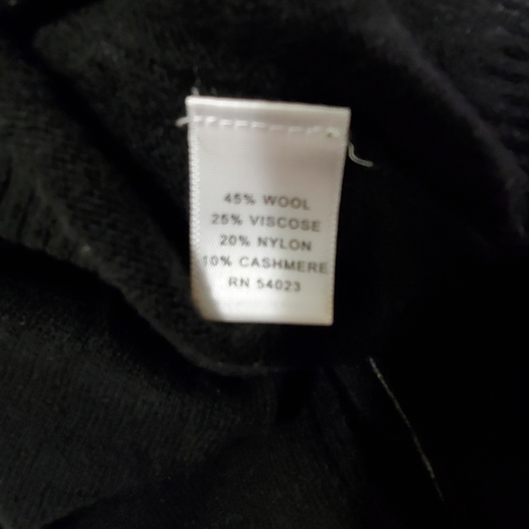 Banana Republic Sweater - Picture 8 of 8